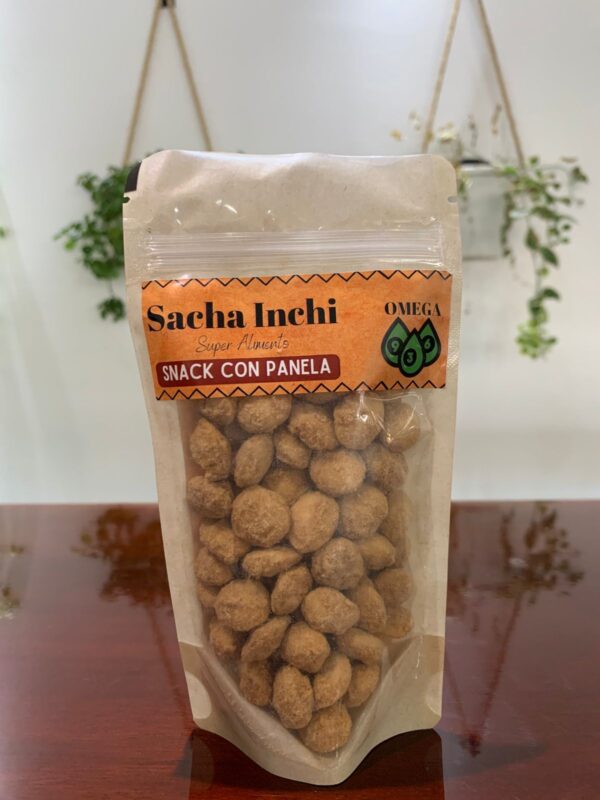 Paquete de Sacha Inchi endulzado con panela, un snack saludable y nutritivo.